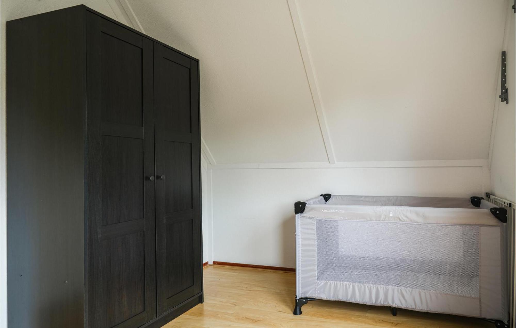 4 Bedroom Cozy Home In Zonnemaire Exteriör bild