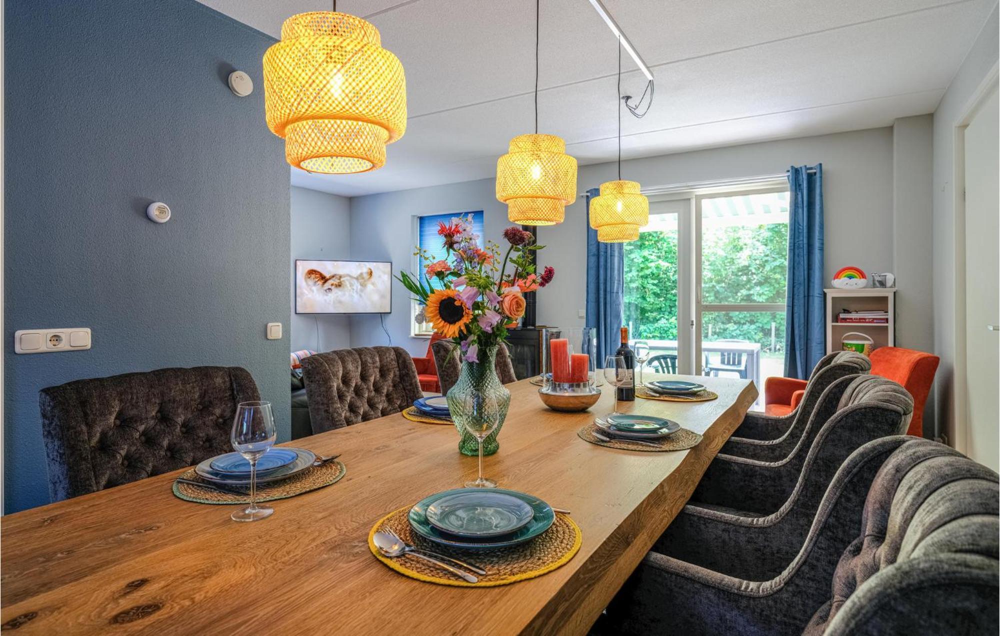 4 Bedroom Cozy Home In Zonnemaire Exteriör bild