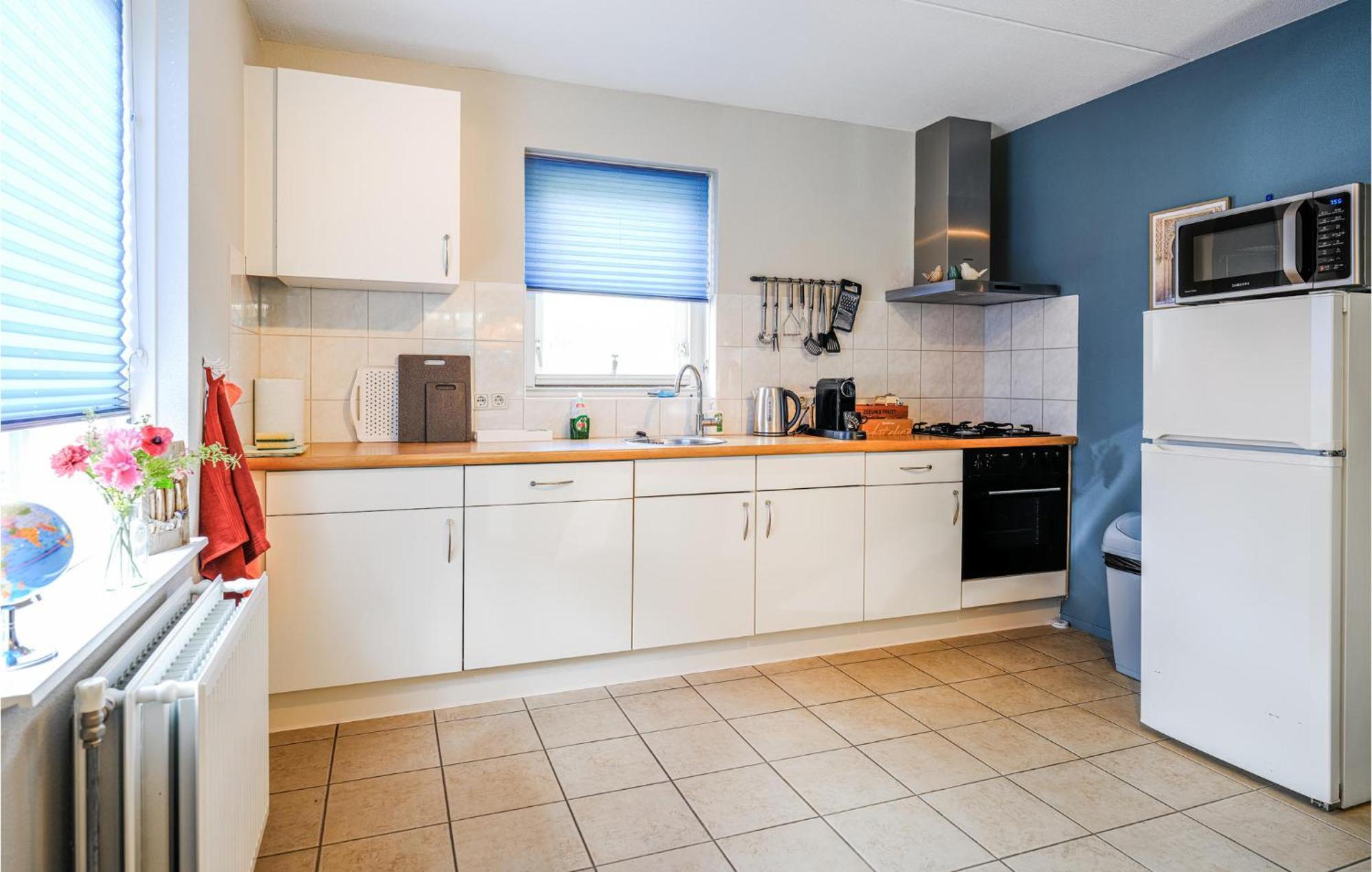 4 Bedroom Cozy Home In Zonnemaire Exteriör bild